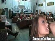 Видео где женьщины танцуют стрептиз